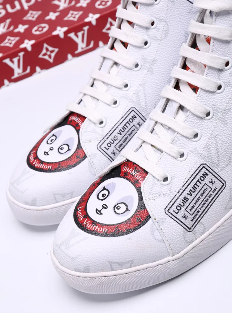 Factory price: 400💰 [LV] Animal series limited edition high-top sports shoes for men, L classic print, new autumn and winter style, original replica, 1:1 Counter quality, the fabric is Italian 🇮🇹 imported cowhide ➕🇮🇹 pure sheepskin lining ➕ original outsole, 🔍🔍 high quality, you can go in and out of the counter at will, welcome to compare, the outsole line will never be unglued, all sellers are welcome to sell in the picture above, can be shipped in one piece, code number: 38-44 (45 codes can be customized)